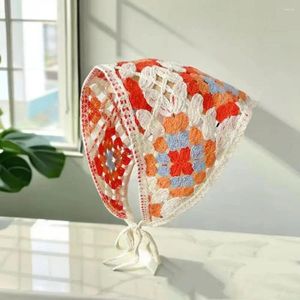 Écharpes femmes tricotant le coffret fou au crochet motif de fleurs creux de la tête de triangle