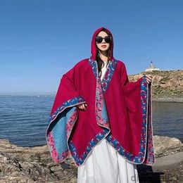 Foulards Capes d'hiver pour femmes Écharpe féminine Paréos Long Cardigan Châles Femmes avec chapeau Cardigans de luxe Poncho Wrap Manteaux Designer S515jk