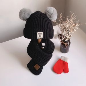 Écharpes Wraps Chapeau de bébé écharpe gants ensemble de trois pièces Automne et hiver garçons et filles beaux chapeaux de laine à tricoter 0-3 ans bébé mignon chapeau 231129