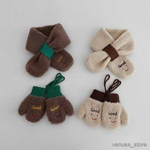 Les écharpes enveloppent les gants de bébé coréen dessins animés mitaines en cachemire pour tout-petit garçon fille hiver chaude épais peluche enfants gants de doigt complet 1-4y