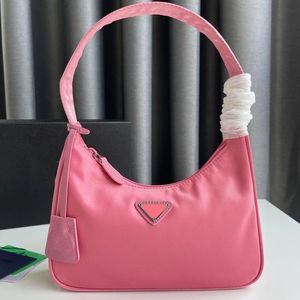Sacs d'école une épaule sous les bras en nylon sac pour femme avec petit design léger luxe décontracté polyvalent sacs à main 230804
