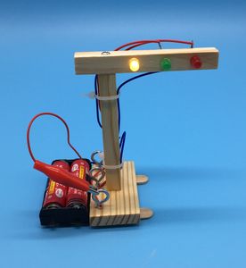 Science et technologie petites inventions enfants bricolage feux de circulation faits maison matériaux manuels fabricants de jouets expérimentaux
