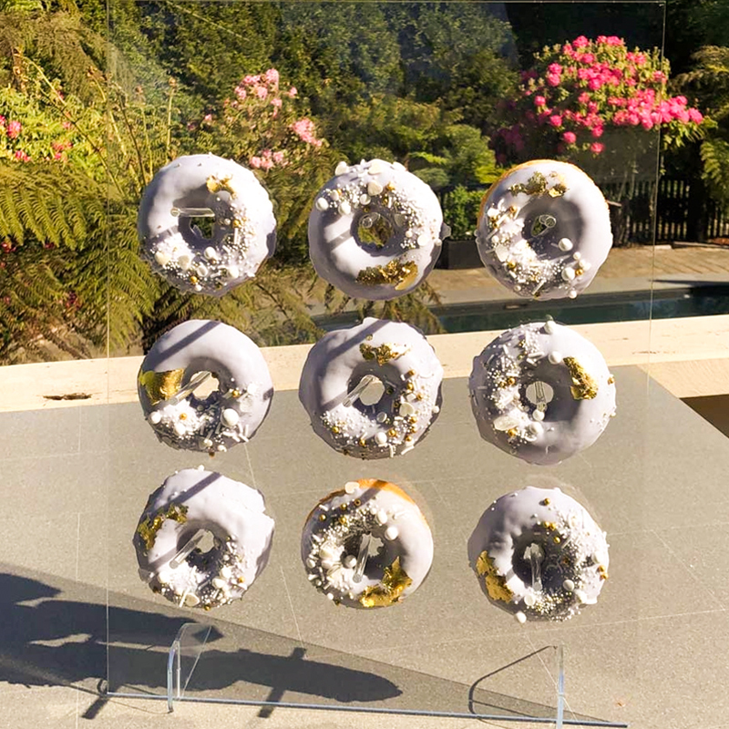 Schermi Divisori Clear Donut Stand Parete acrilica per ciambelle Decorazione di compleanno di nozze Accessori per la tavola del partito Supporto da tavolo Baby Shower 230619