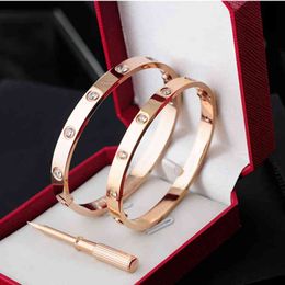 Bracelets de charme à ongles vis des femmes aiment les hommes de luxe de luxe bijoux bijoux en acier inoxydable cadeau en argent rose or