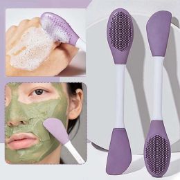 Époux dans un masque à double tête brosse en silicone lavage de brosse à boue à la membrane spéciale Salon de beauté enrobée Salon de nettoyage pour le visage