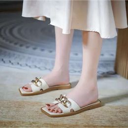 Scogufes para mujeres abiertas zapatillas de cuero genuinas de cuero vintage tacón plano de metal de metal sandalias al aire libre 627f