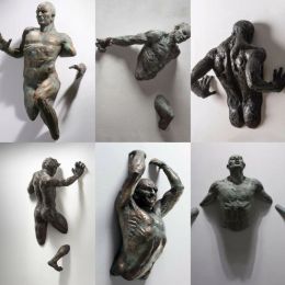 Esculturas 3D a través de la pared Figura de escultura Imitación de cobre Decoración de cobre Resumen Resina Estatua de trepapor