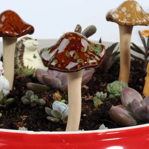 Sculptures 4pcs / lot créatif belle bonsaï plug en céramique champignon jardin ornames drôle mini ornames micro paysage points fleur animal de compagnie