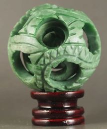 Sculpturen Chinese natuurlijke jade handgesneden jade ball uitgeschoten uit puzzelende balstandbeeld