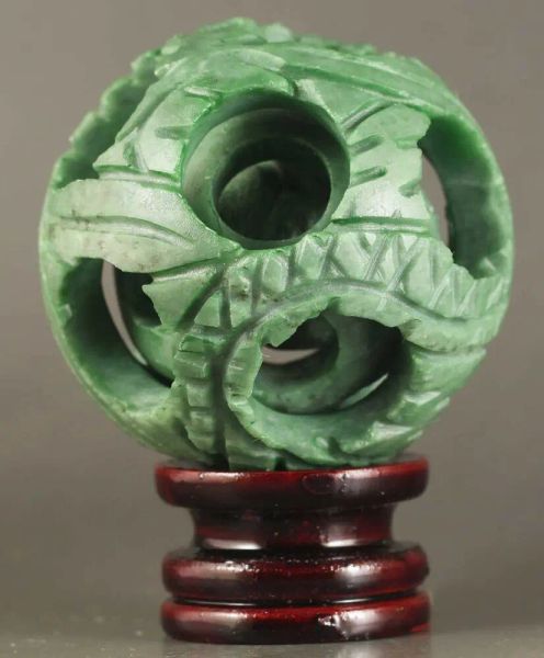 Sculptures chinoises naturales jade scarned ball ball marquées statues de balle déroutantes