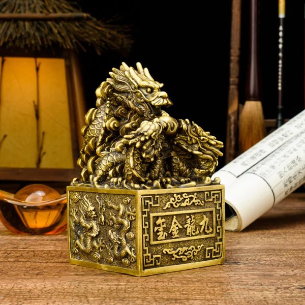 Esculturas Estatuas de dragón dorado Emperador Nine Dragones Jade Seal Sello Sculpture Brass Dragón chino Decoración del hogar Dragón Beast Crafts