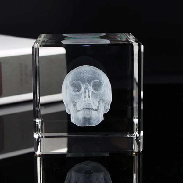 Esculturas Venta caliente Diseño 3D Oréganos humanos Cráneo Corazón Cristal Láser Cubo Pisapapeles Médico Ciencia Regalos Decoración del hogar