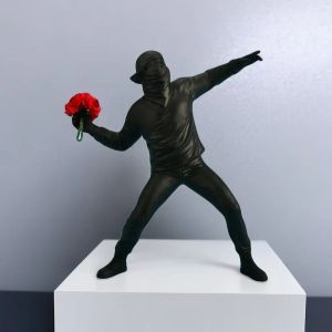 Sculpturen Vilead Banksy Flower Thrower Sculpture Street Art Graffiti Modern Statue Office Living Room Home Decoratie Interieur Decor Decor