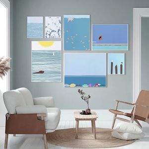 Seagull Dog Swimm in Ocean Canvas Painting Wall Art Beach Day Posters en prints Girl springt in zwembadfoto's voor woonkamer Decor WO6