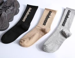 SEIZOEN 6 CALABASAS Sokken Skateboard Mode Heren Brief Gedrukt Sokken Sport Sok Sockings Hip Hop7533052