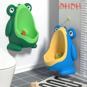 Fundas de asiento Baby Boy Potty Training Seat Frog Olla para niños Urinario montado en la pared para niños Inodoros portátiles Tubería de agua conectable 231016