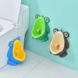 Cubiertas de asiento Cute Frog Potty Training Urinal Boy con divertido objetivo Objetivo Entrenador de inodoro Niños Soporte Vertical Pee Infante Niño 231207