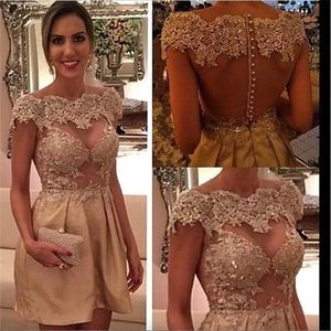 See Through Gold Short Homecoming Jurken Applique Tule Cocktailjurk Illusion Button Lace Graduation Short Galajurken robe de soiree