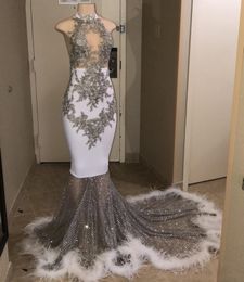 Zien door Halter Prom Jurken met Hoge Hals Applicaties Kant Sweep Neck Mermaid Avondjurken Sweep Train Rand Feather Cocktail Party Drss