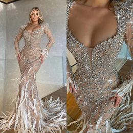 Ver a través de vestidos de novia Mermaid con vestidos de novia Feather Rhinestone Illusion Illusion Bride Sweep Train Vestido de Novia