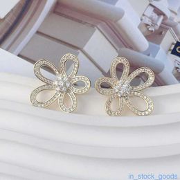 Seiko Edition Topmerk Vancefe oorbellen Zuid -Koreaanse nieuwe trendy diamantbloem Zirkoon oorbellen voor dames licht luxe designer merk logo grave oorrang