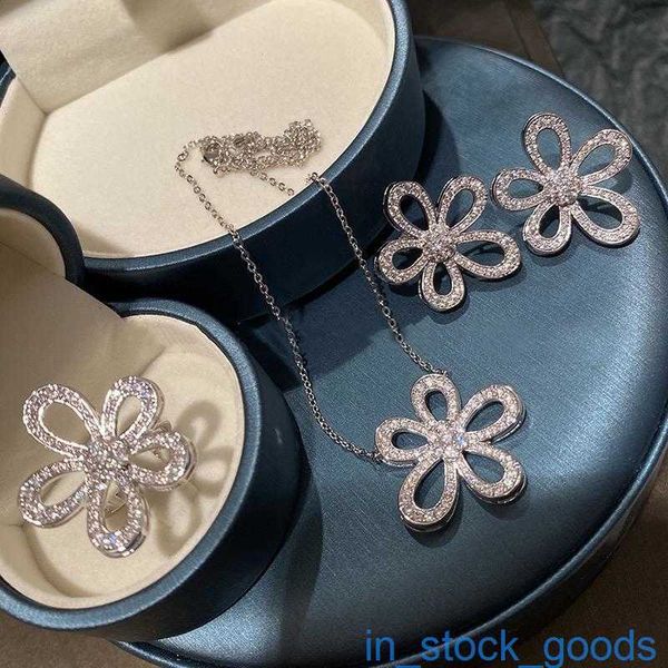 Boucles d'oreilles Vancefe Edition de l'édition Seiko pleine de conception Sense Diamond Fleur Boucles d'oreilles Niche Light Style Oreilles Style Orecring Brand Logo Logo Grave Boucle d'oreilles