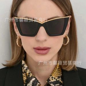 Sélection des lunettes de soleil Saint Tendance de la mode pour femmes Street Show Cat Eye