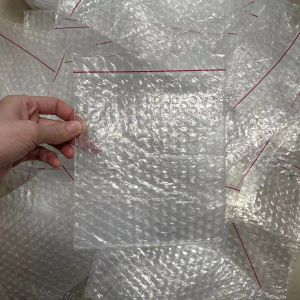 Enveloppe de pellicule en plastique auto-scellant sac d'emballage bulle transparente PE Sac d'emballage à carcs d'amortisseur transparent sac à double film
