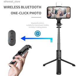 Selfie Monopods Mini trépied pliable sans fil Bluetooth Selfie Stick avec obturateur à distance Lumière de remplissage Mini Trepied Gathering Travel Q231110