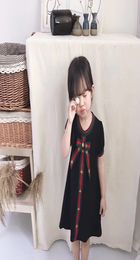 Vender bebés niñas vestido de diseñador niños ropa con estampado de letras lindo pajarita niños pequeños vestido de manga corta para ropa de niña Ves3231309