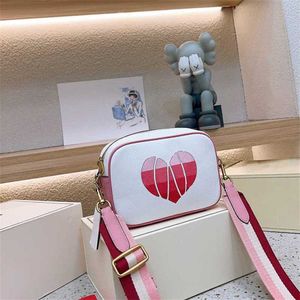 Vender Cbag Heart Snapshot Designer Bag Fashion Rainbow Cámara Bolsa Diseñador Mujer Bolsas de hombro Correa ancha Bolsas de crossbody Luxurys Bolsos Monederos 230817