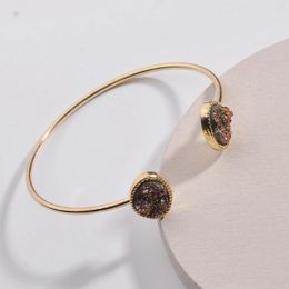 Vendi braccialetti Druzy in resina ovale con irregolarità d'oro per braccialetti da donna