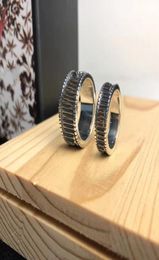 Vendi anello in argento sterling di alta qualità Anello speciale con personalità Lettera Anello retrò Hip Hop Coppia Anello Fornitura di gioielli di moda5921313