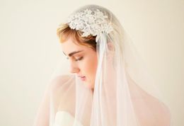Verkoop Juliet Cap Two Layer Wedding Veil Vingertip Lengte Cut Edge Bridal Veil Applique met kam 189a7983004