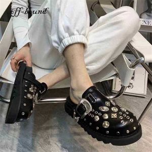 VENDRE des sandales Été Femmes Chaussures Punk Métal Rivet Charmes Noir Pu Mules Slip Sur Plate-forme Extérieure Pantoufles Modernes Casual Pour 220623