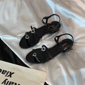 Verkoop zomer sandaalschoenen rond teen paar met liefde diamanten gesp dikke hiel slippers platte sandalen voor dames sandles hakken flip flop 240228