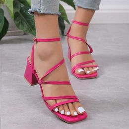 Vendre des chaussures de talon moyen épaisses Boucle droite femme Sandales de style romain Sandales Sandale Sandale 240228