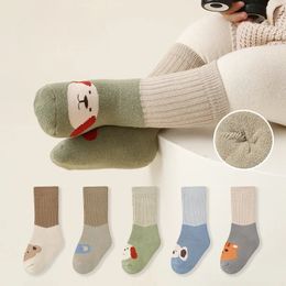 Venta de calcetines para bebés en otoño e invierno, calcetines gruesos de felpa con animales de dibujos animados, calcetines cálidos de algodón peinado Clase A para niños 240111