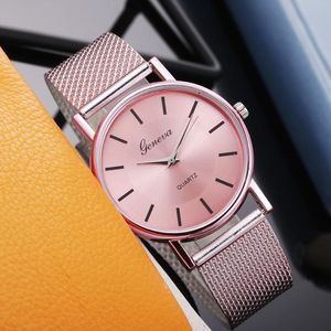 Verkoop van Genève Women Casual Silicone Strap Quartz Kijk Top Brand Girls Bands Klokken voor polshorloges Orologio