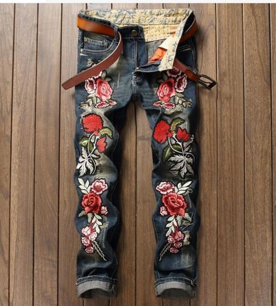 Venta de jeans bordados de rosas de lujo italiano nuevos hombres de diseñadores jeans famosos marca delgada para hombres jeans impresos biker pan6685369