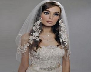 Verkoop van korte dubbellaagse bruidssluiers, beroemdheid, dezelfde paragraaf, zilverdraad, applique, haarkam, bruidssluiers, accessoires3565105