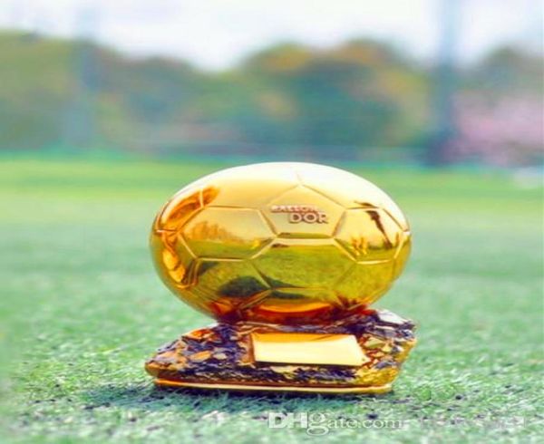 Vender el Ballon D039or Gold Trophy Resin Craftwork Golden Ball Award Trofeo 26 cm Fanedero de fútbol Decoración de la copa de recuerdo9003872