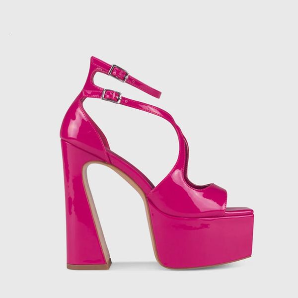 Vente de femmes couleur sandales en cuir verni bloc compensé épais talon haut dame sexy fête chaussures de luxe 240116