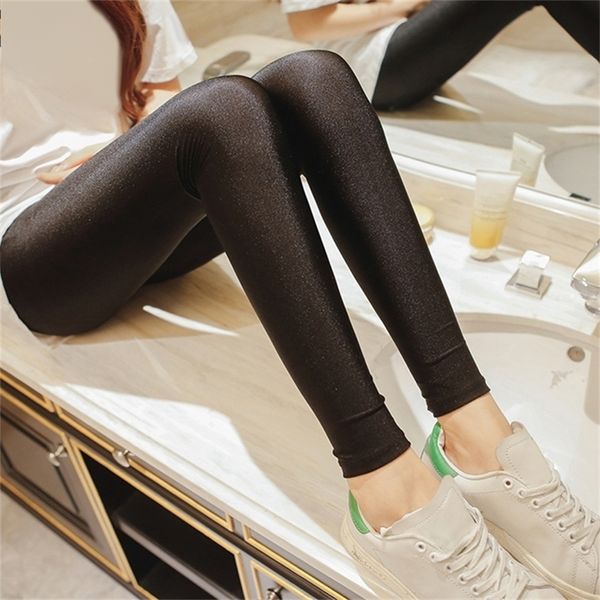 Vente de femmes couleur unie Fluorescent brillant pantalon Leggings grande taille Spandex élasticité pantalon décontracté pour fille 220812