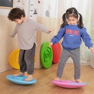 Planche d'équilibre d'entraînement sensoriel, jouets pour enfants, planches torsadées, jeu sportif, divertissement, planche à bascule, activité d'entraînement d'équilibre de 3 à 6 ans