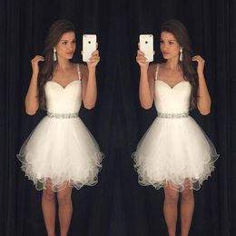 2019 kleine witte homecoming jurken spaghetti riemen met kralen tule cocktail jurken formele feestjurken prom jurken voor vrouwen