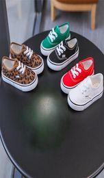 Sepatu Kanvas Musim Gugur Baru Sneakers Macan Tutul Bertali Klasik Anakanak Olahraga Anak Besar voor de Remaja 2206117472279