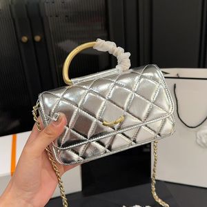 Metalen handvat draagbare vrouwen ontwerper mini flap tas gewatteerd lederen goud hardwarematelasse ketting luxe portemonnee schouder kruis handtas multi -kleuren 17x10 cm sacoche