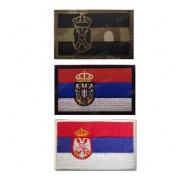 Flag serbe brodé Patches Tactical militaire IR Multicam Réflexion réfléchie des drapeaux serbes Emblem Badges d'épaule de brassard appliqués