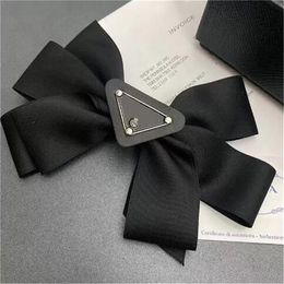 Accesorios para el cabello Elegante - Diseñador de mujer Bowknot Barrettes Carta horquilla con diademas simples para ropa casual